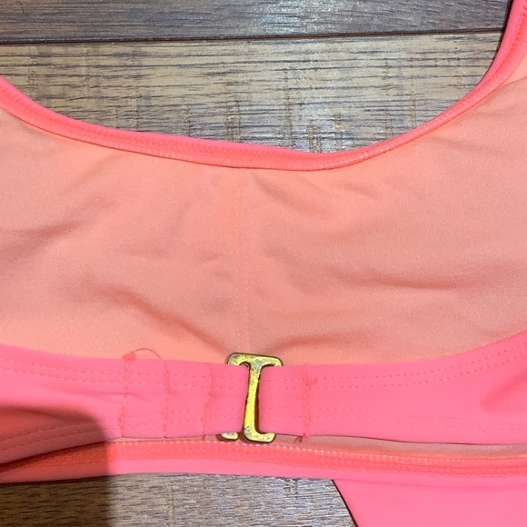 Forever 21 Flowy Bikini Top Size Small - Picture 3 of 3